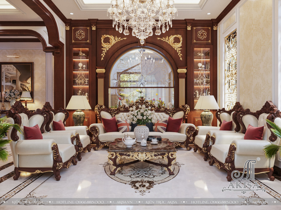 Phòng khách sang trọng lộng lẫy, đèn chùm tinh xảo cùng các trang trí mạ vàng trên các diện tường, thức cột và các vật dụng nội thất 
