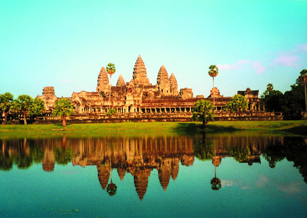 Đền Ăng-co Vát cổ kính mang đậm phong cách kiến trúc Khmer của Campuchia 