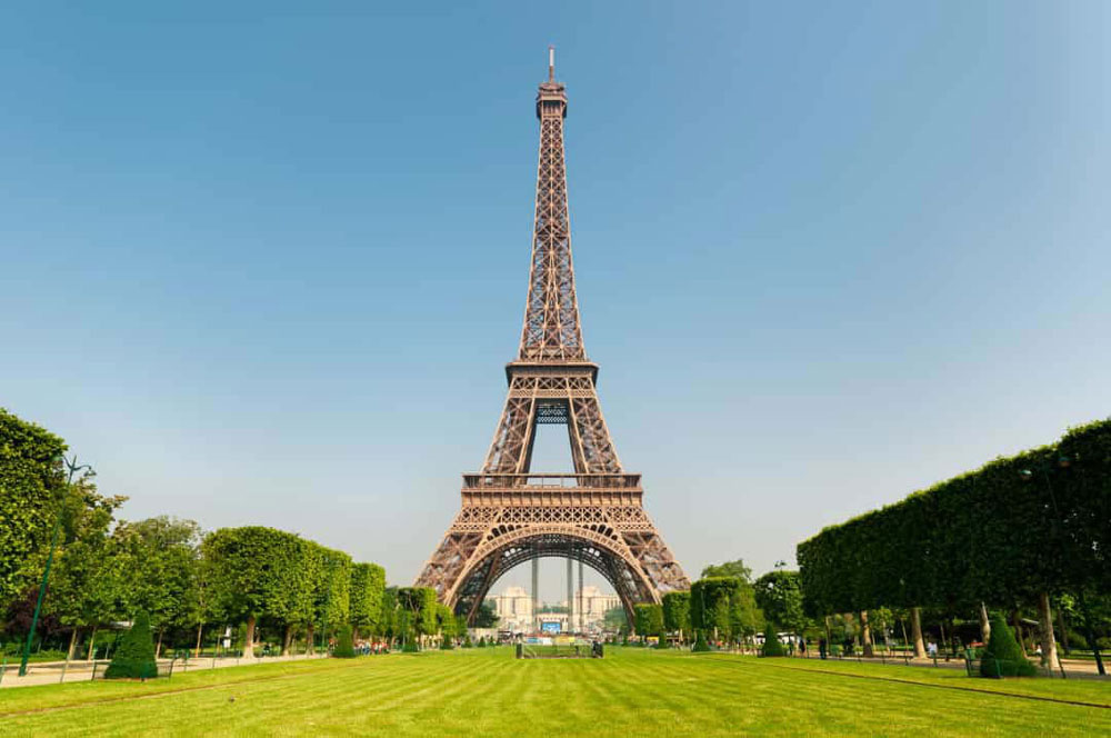 Tháp Eiffel biểu tượng của Pari, Pháp