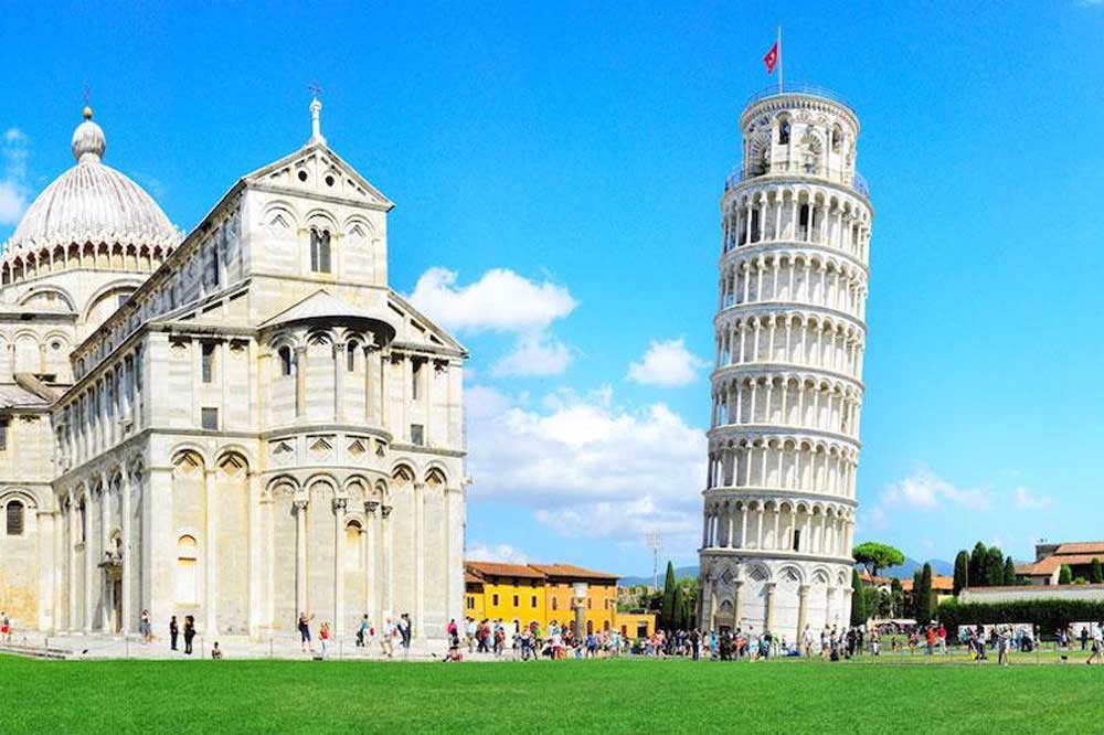 Tháp nghiêng Pisa, Ý