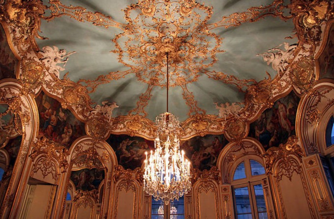 Nội thất Rococo từ Hotel de Soubise, Paris thể hiện với các chi tiết hoa văn trang trí phức tạp