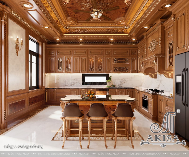 Không gian bếp ấn tượng với bộ tủ bếp chữ L bằng gỗ gõ được thiết kế với những đường nét tinh xảo, cầu kỳ, mang đậm phong cách hoàng gia