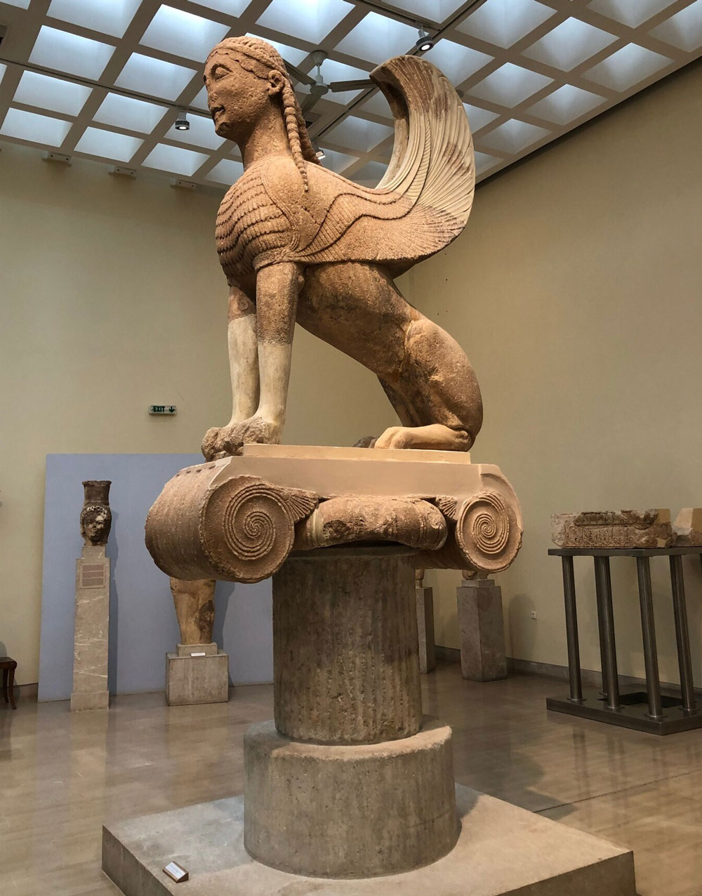 Cột Tượng nhân sư of Naxos tại Bảo tàng Delphi