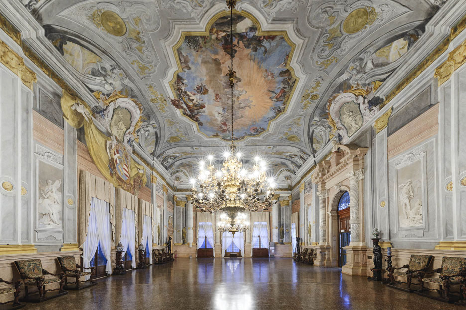 Cung điện Ca 'Rezzonico (Ý)