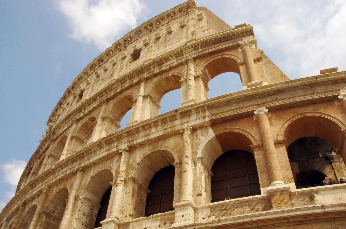 Colosseum - công trình kiến trúc vĩ đại của La Mã cổ đại