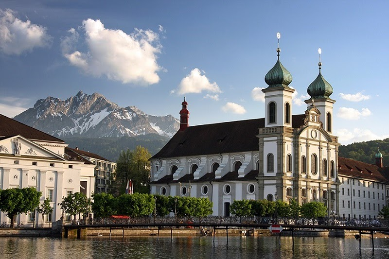 Nhà thờ Thiên chúa giáo Lucerne Jesuit Church tại Thụy Sĩ