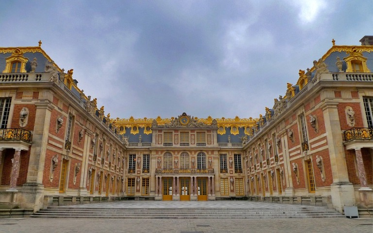 Vẻ đẹp lộng lẫy của cung điện Versailles nhìn từ bên ngoài