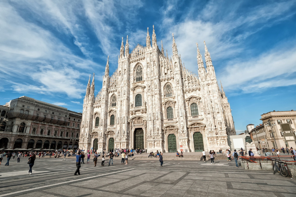 Thánh đường Milan thiết kế theo phong cách kiến trúc Gothic với chiều cao ấn tượng