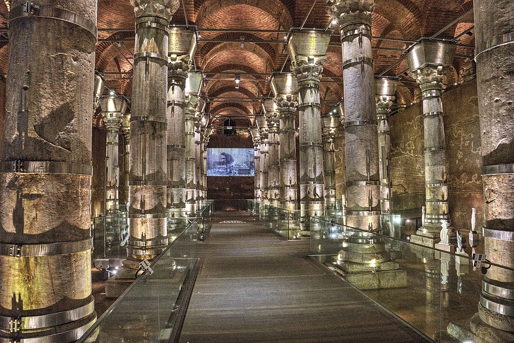 Bể nước ngầm Theodosius Cistern tại Istanbul