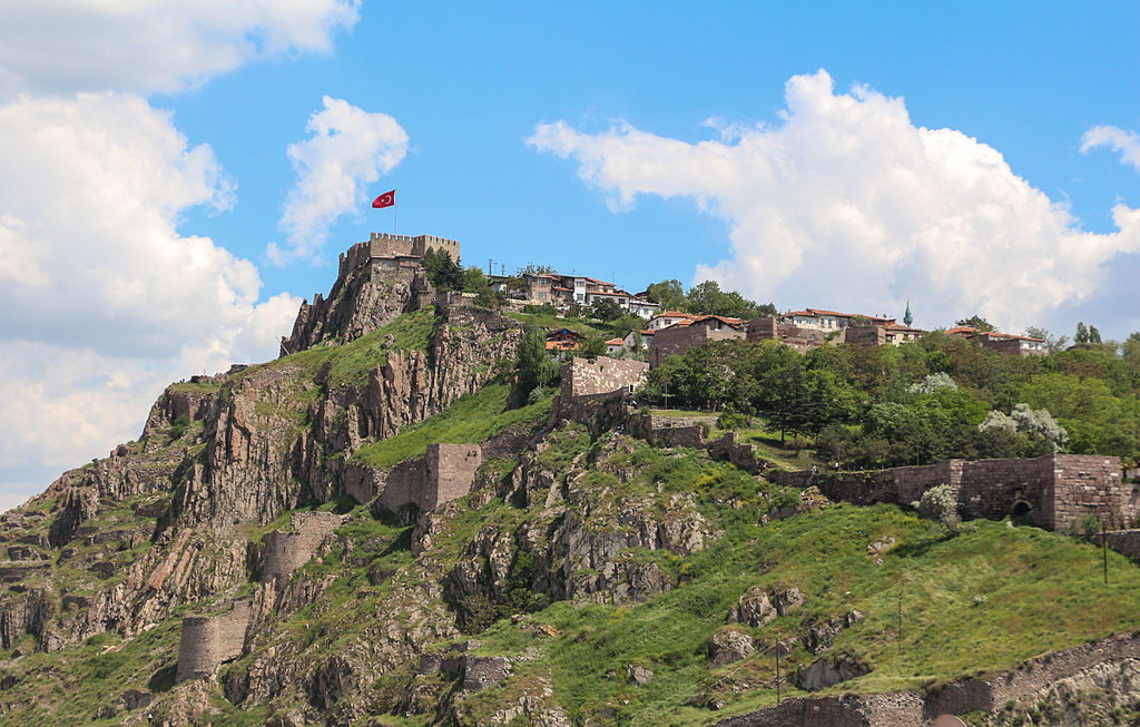 Lâu đài Ankara nằm trên đỉnh đồi Anatolia