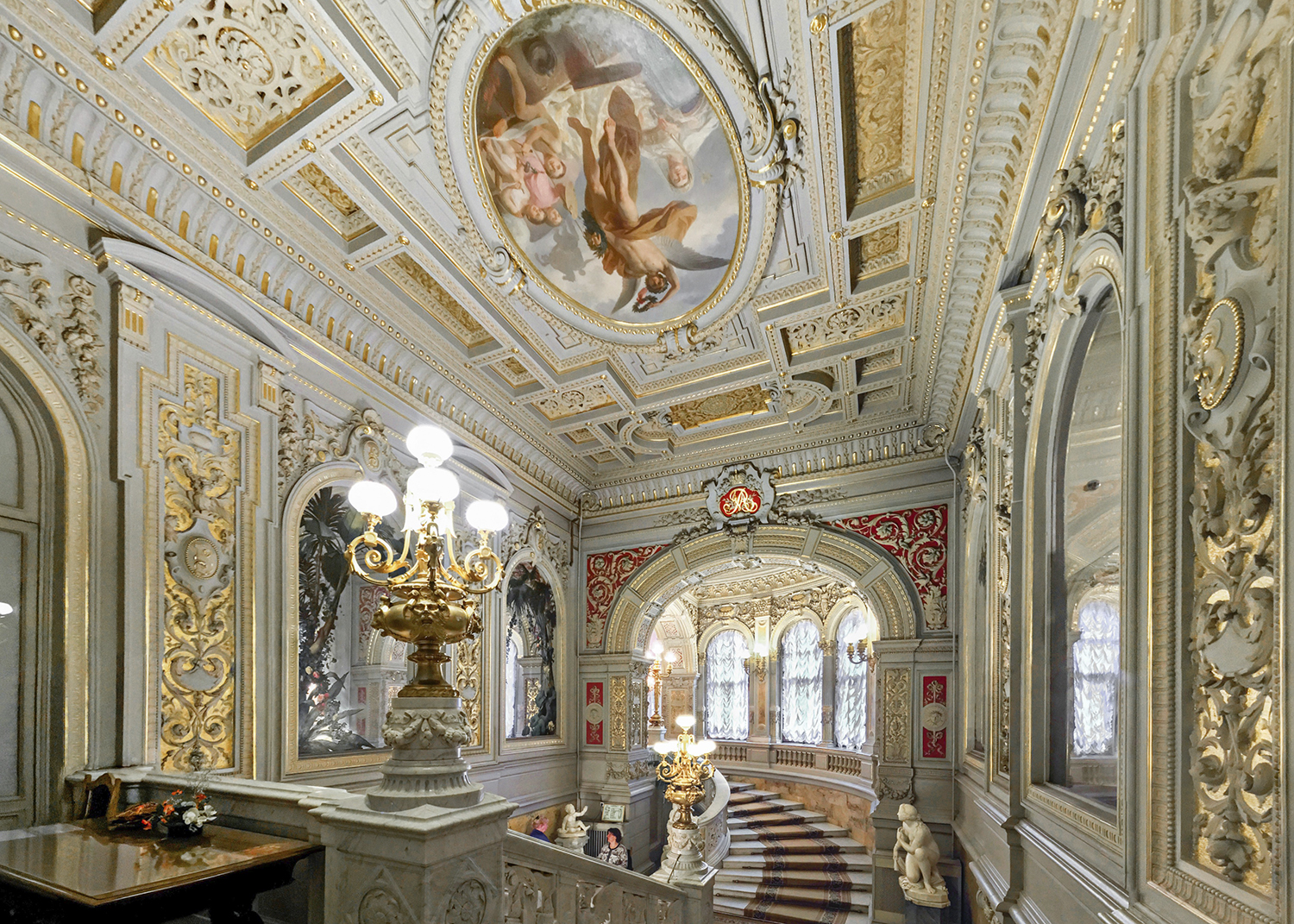 Điểm tương đồng về yếu tố trang trí giữa Baroque và Rococo