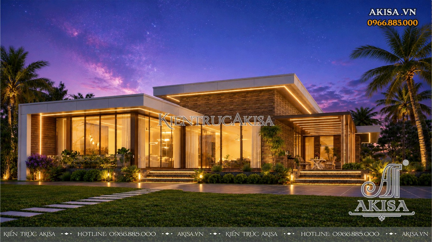 Biệt thự 1 tầng có bể bơi tại Bắc Giang nổi bật về đêm với ánh sáng ngoại thất ấm áp.