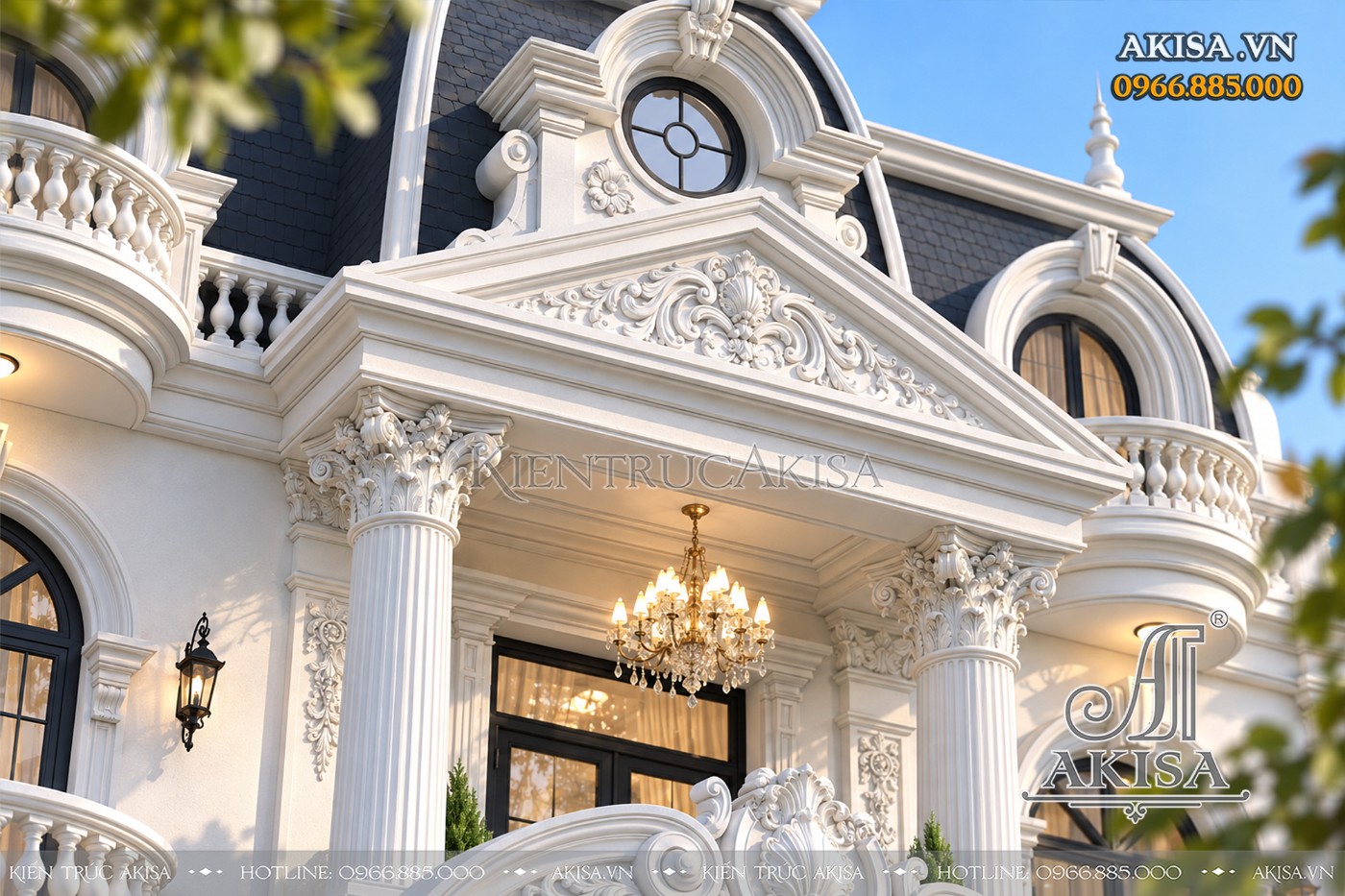 Hệ cột Corinthian, phù điêu mái sảnh và đèn chùm sang trọng 