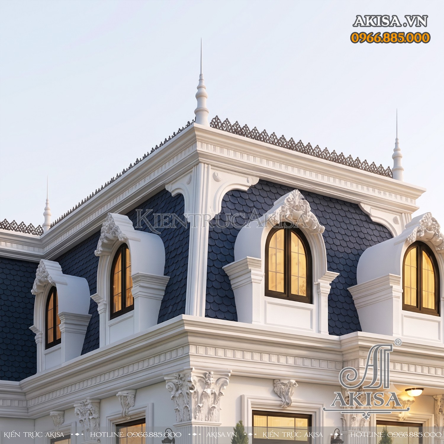 Những góc cận mái Mansard, đầu cột và phào chỉ thể hiện nét tinh tế của kiến trúc biệt thự kiểu Pháp.