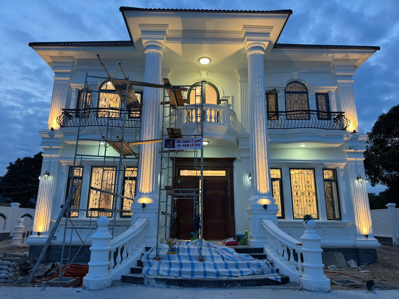 Thi công kiến trúc biệt thự 2 tầng tại Khánh Hòa 