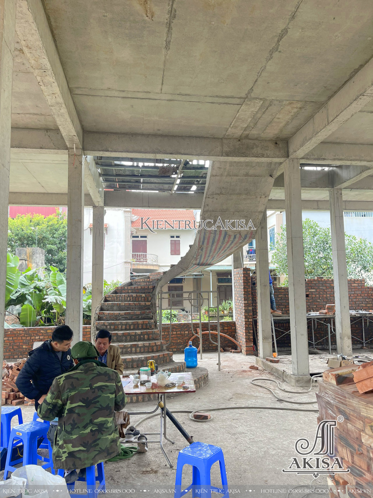 hình ảnh thi công biệt thự 3 tầng mái Mansard tại Hà Nội