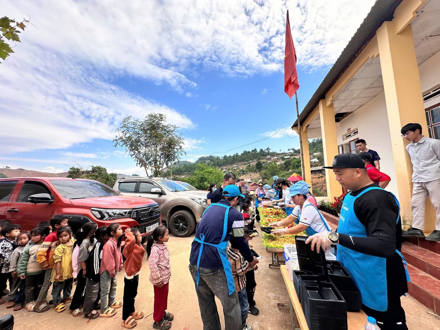 Hành trình thiện nguyện - Kết nối yêu thương