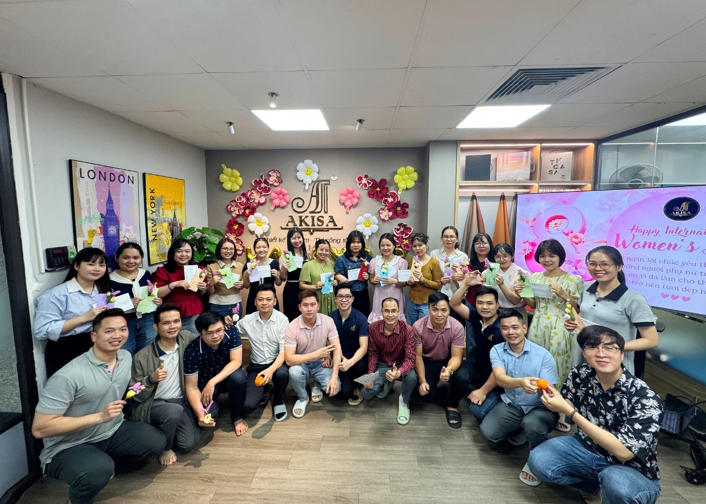 Akisa chúc mừng ngày 8-3